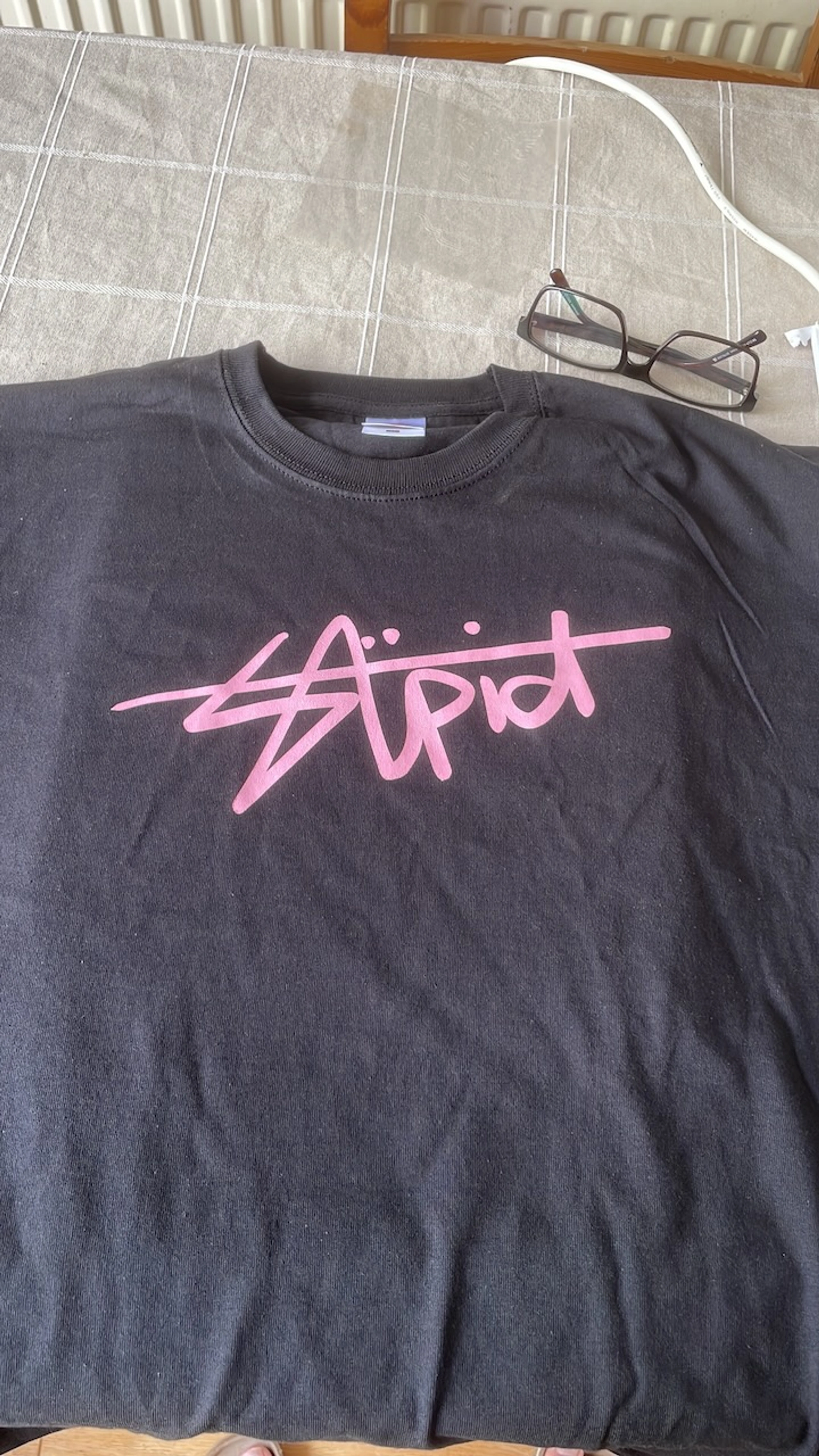 Pink t-shirt with Stupid text design